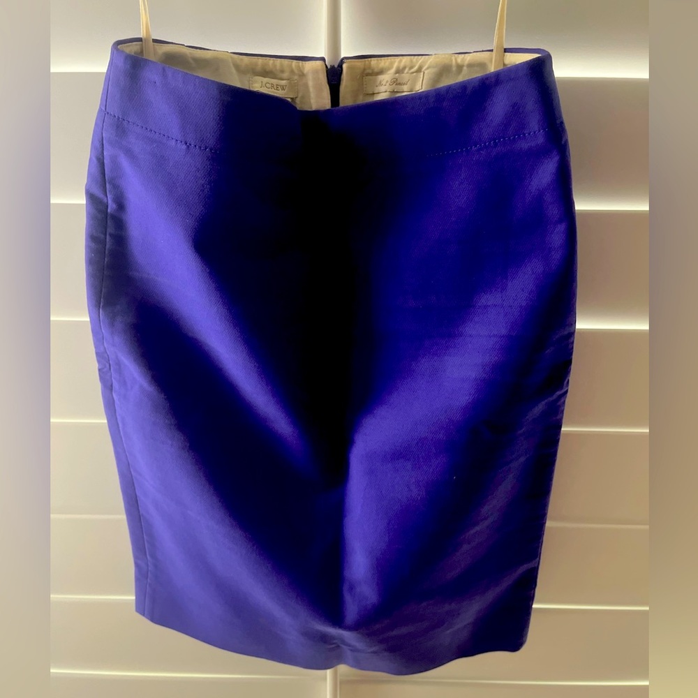 Like new J Crew size 0 beautiful plum pencil skirt!